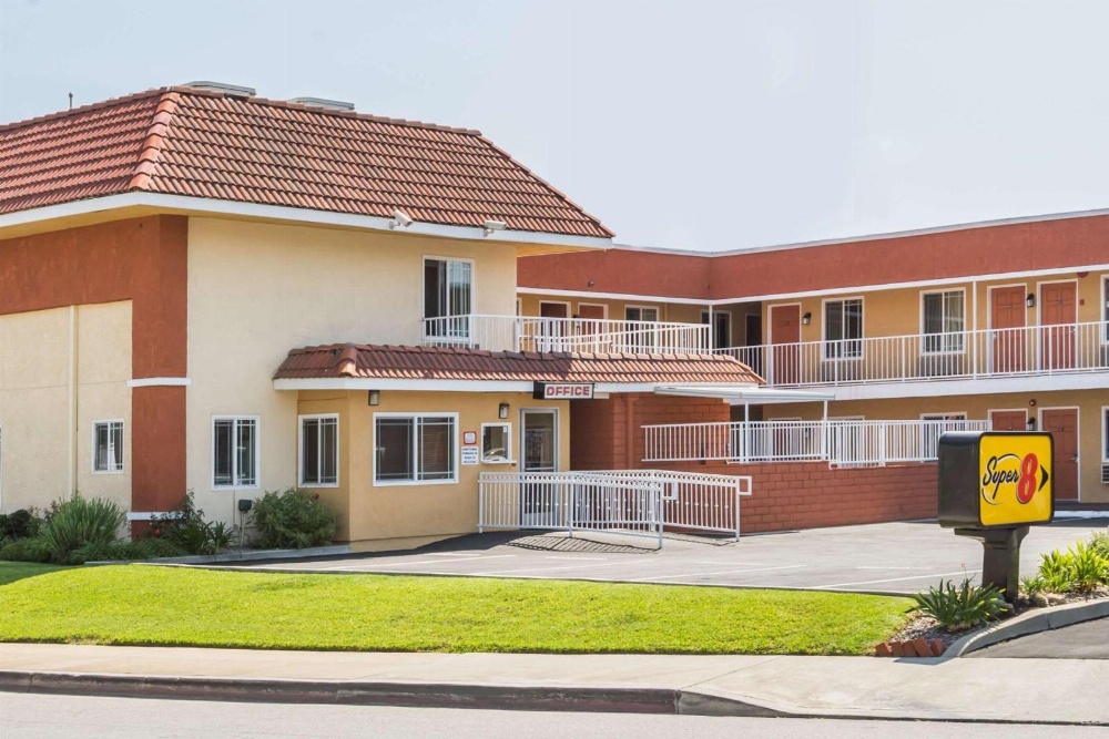 Super 8 by Wyndham Azusa Main image